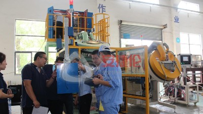 蘇州有（yǒu）滾筒自動噴膠機生產廠家嗎?