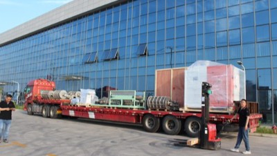 再發三套設備—刷膠機、噴砂磷化線、表（biǎo）麵（miàn）處理生產線