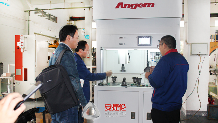 自動（dòng）縮徑（jìng）機4