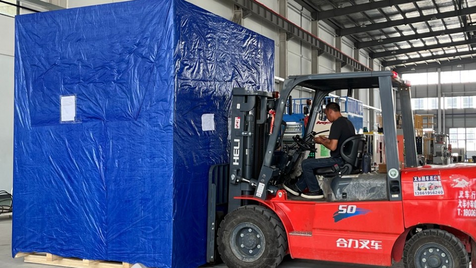 【滾膠機發貨】加拿大（dà）汽（qì）車零部件客戶的自動滾（gǔn）膠機發（fā）貨啦