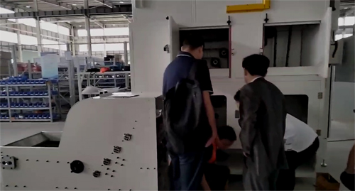 盧總親自接待來考察襯套滾塗機的（de）浙江汽車零部件製造客戶