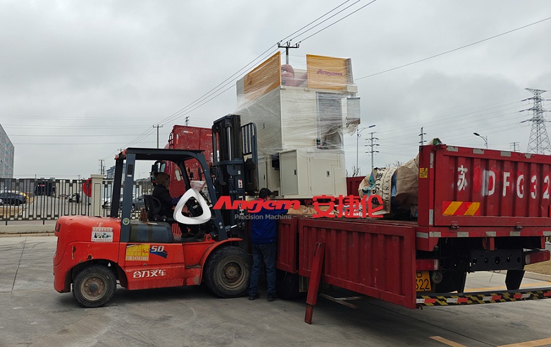 自動（dòng）噴膠機發靖江1