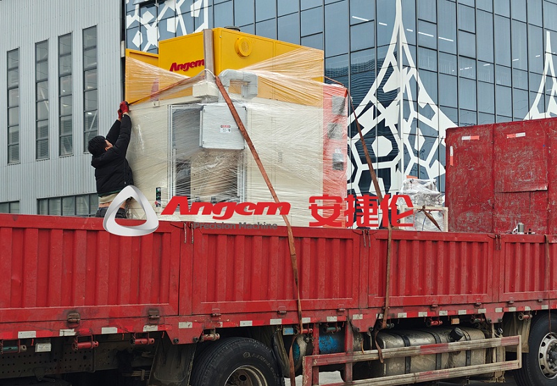 自動噴膠（jiāo）機發靖江2