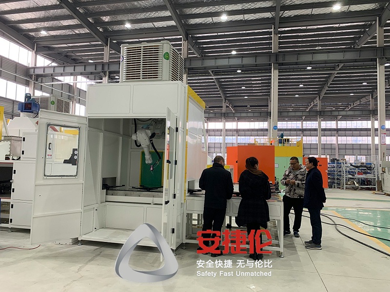 機器人噴塗設備1