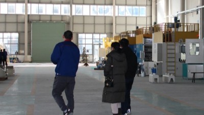 浙江汽車零部件客戶來訪 考察橡膠減震自動噴膠機滾噴機等設備