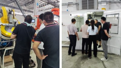 又有（yǒu）2批客戶（hù）過來驗收（shōu） 鏈條噴（pēn）膠機和自動滾噴機