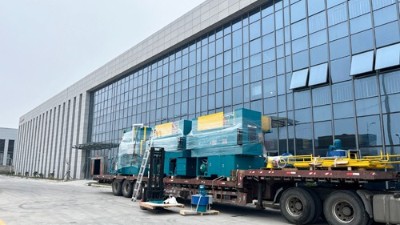 又發了2台噴膠機和1台外圓滾塗機給（gěi）汽車減震老客戶（hù）