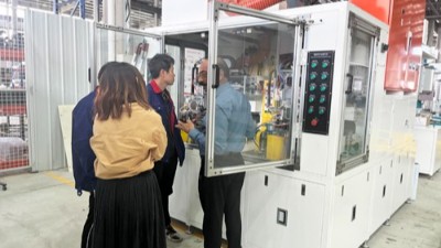 印度（dù）橡膠減震汽（qì）車襯套客戶（hù） 參（cān）觀襯套自動噴塗設備