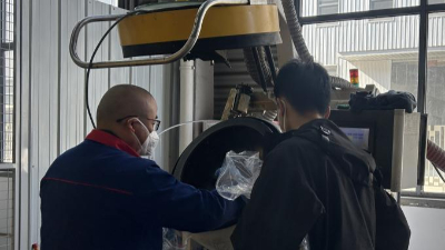 無錫客（kè）戶到訪羞羞视频在线观看南通工廠，滾噴機打（dǎ）樣圓滿成功