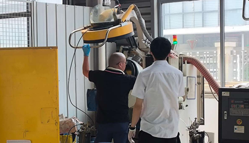 客戶打（dǎ）樣！浙江客戶密封件滾噴（pēn）機打樣試噴