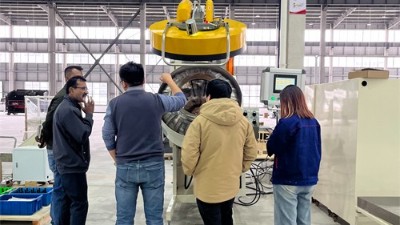 印度橡膠減震客戶到（dào）訪（fǎng）羞羞视频在线观看 驗收滾噴機R90