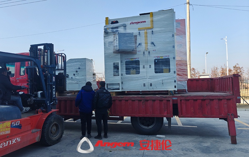 滾（gǔn）塗機發（fā）寧波2