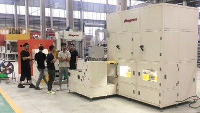 廣東汽車配件客戶到（dào）訪驗收鏈式外圓滾膠（jiāo）機GL150