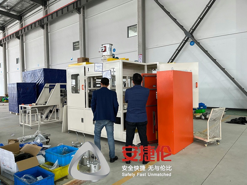 20230331昆（kūn）山沐春電（diàn）器有（yǒu）限公司參觀考（kǎo）察羞羞视频在线观看公司和滾噴機1