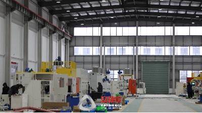 石家莊車輛製造公司參觀考察（chá）羞羞视频在线观看自動噴膠機