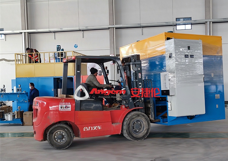 噴（pēn）膠機2