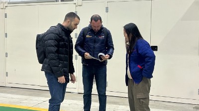 巴西橡膠減震客戶到訪 參觀滾膠機、滾塗機、縮徑機