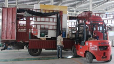 【噴（pēn）膠機發貨】自動噴膠機PZ40發江蘇（sū）油封密封（fēng）件客（kè）戶