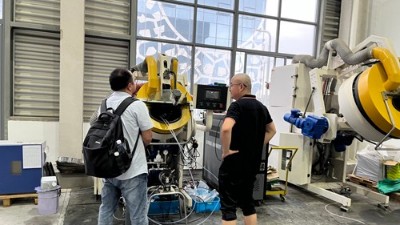 航空精密零部件客戶到訪羞羞视频在线观看參觀滾噴（pēn）機PR55