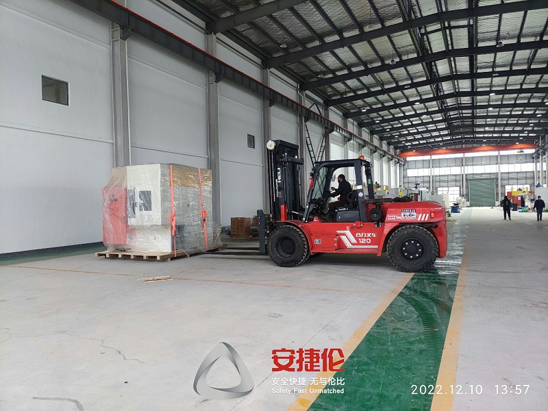 自動（dòng）噴膠機