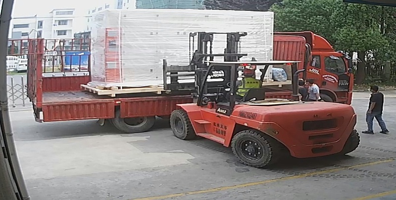 鏈條自（zì）動浸（jìn）膠機發貨