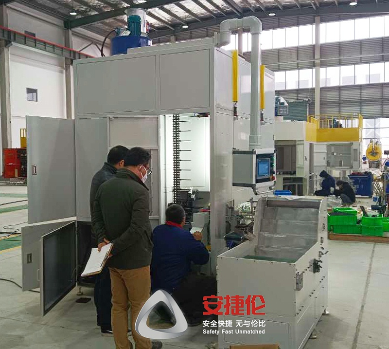 特瑞堡到訪南通工廠驗收鏈式（shì）滾膠機1-