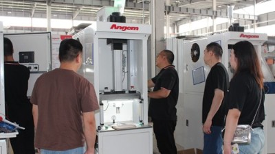 安徽減震客戶到訪驗收新（xīn）款襯套縮徑（jìng）機 帶脫膠檢測