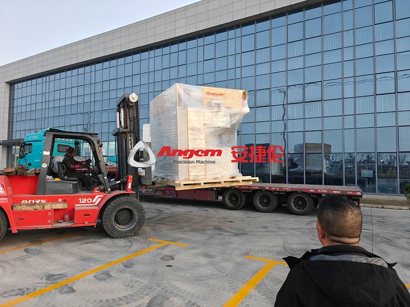 自（zì）動噴膠機發重慶1