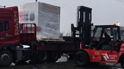 【噴膠（jiāo）機發貨】自動噴膠機PZD40發成都汽車零部件客戶