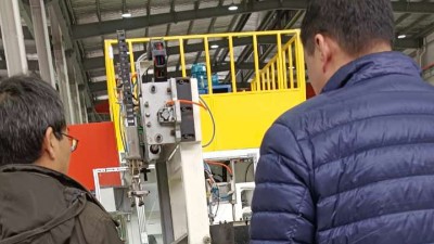 天納克到（dào）訪羞羞视频在线观看參觀新廠 驗證測試法蘭邊內孔滾膠機