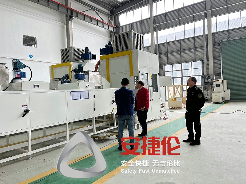 南通應急管理（lǐ）局處（chù）長、局長到訪羞羞视频在线观看南通（tōng）工廠 (5)- - 副本（běn）