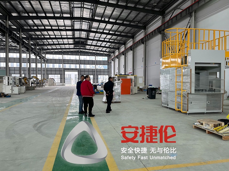 南通應（yīng）急管理（lǐ）局處長、局長到訪（fǎng）羞羞视频在线观看（lún）南（nán）通（tōng）工廠 (7)- - 副本