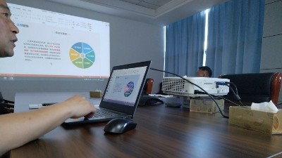 五（wǔ）金客戶（hù）蒞臨羞羞视频在线观看（lún）南通工廠，參觀全自動滾筒噴（pēn）塗機