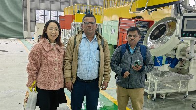 印度老客戶再下三台（tái）自（zì）動噴塗設備，並到（dào）訪考查羞羞视频在线观看新工廠