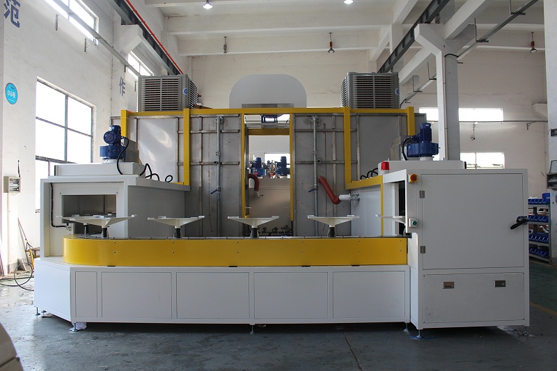 軌道式塗膠機現（xiàn）場圖（tú）