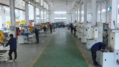 產品隻噴塗部分位置（zhì），用自動噴膠機好？還是用自動塗膠（jiāo）機？