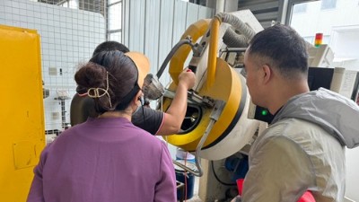 上海客戶參（cān）觀羞羞视频在线观看生產基地，體驗先進自動噴塗技術