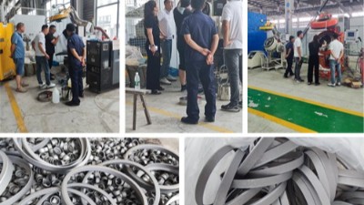 上海密封件客戶到訪羞羞视频在线观看 參觀自（zì）動滾噴（pēn）機並打樣（yàng）