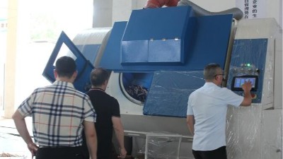 化妝杆化妝刷（shuā）客戶噴塗打（dǎ）樣  PX120自動滾噴機