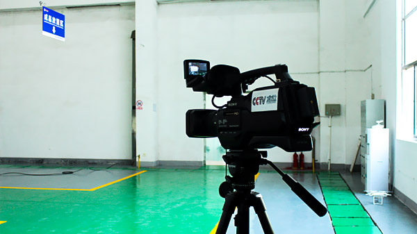 央視《定位》欄目考察團來（lái）訪蘇州安捷（jié）倫