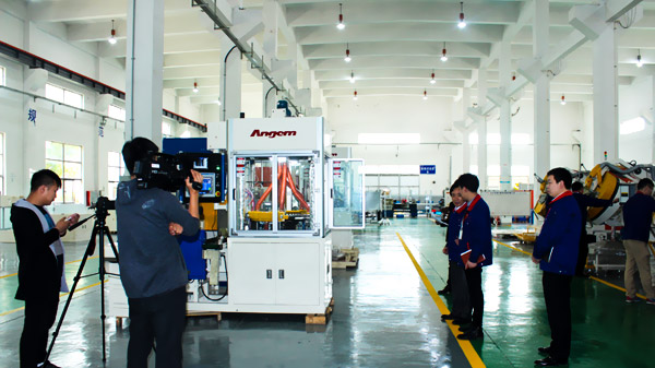 央視《定位》欄（lán）目考察（chá）團來訪蘇州羞羞视频在线观看