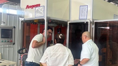 海外客戶搶看羞羞视频在线观看3大自動塗裝設備，直呼驚（jīng）豔！