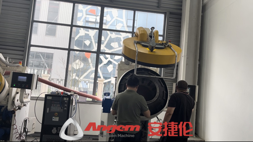 重慶汽（qì）車零部件客戶到訪驗收（shōu）自動滾噴機PR90