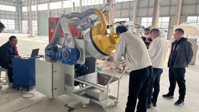 大連汽車用橡膠零（líng）部件（jiàn）到訪 驗收O型圈自動（dòng）滾噴機PR55