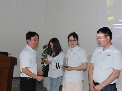 羞羞视频在线观看--2021年員工大會-盧總給優秀員工領獎