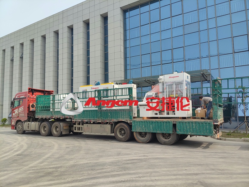 自（zì）動（dòng）塗膠（jiāo）機1