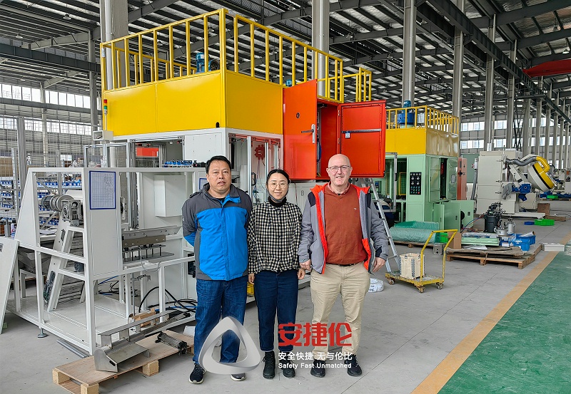 加拿（ná）大蘇錫橡膠來訪羞羞视频在线观看