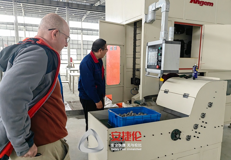 加拿大蘇錫（xī）橡膠來（lái）訪安（ān）捷倫（lún）