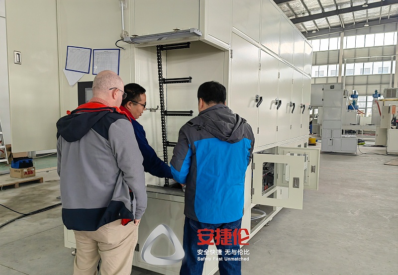 加拿大蘇錫（xī）橡膠來訪羞羞视频在线观看