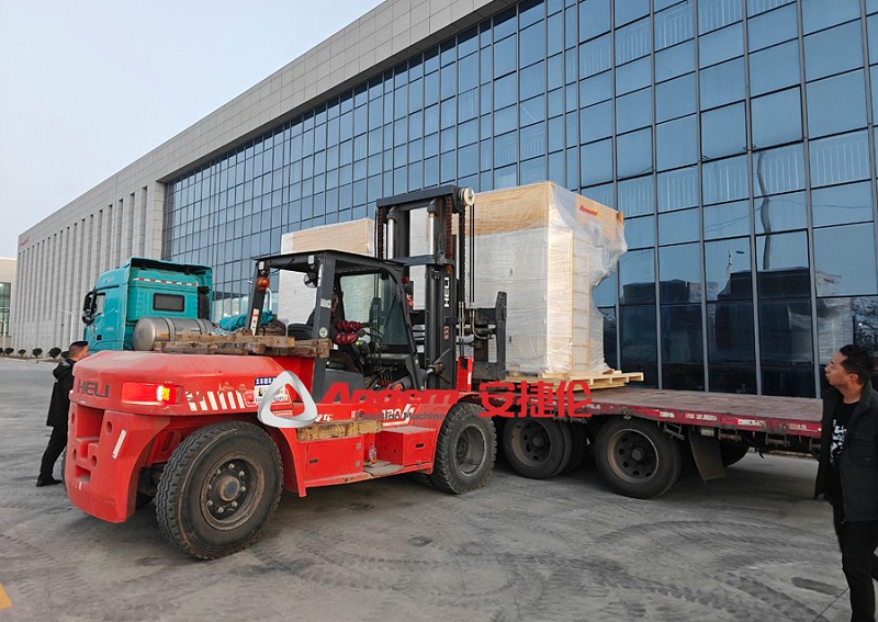 自動噴膠機（jī）發重慶（qìng）6